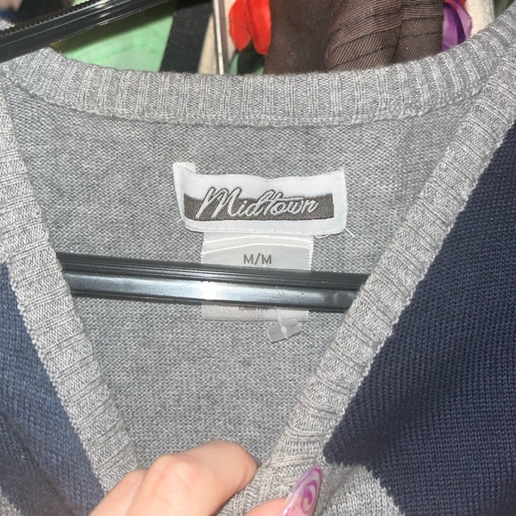 Cable V Neck sweater vest - Picture 3 of 3